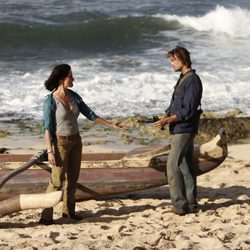 Josh Holloway y Sheila Kelley en 'Nueva estafa'