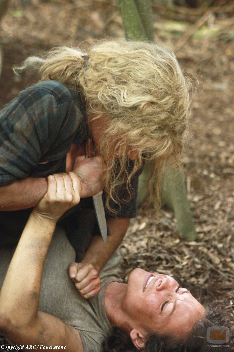 Claire intenta matar a Kate en 'Recon'