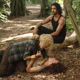 Claire intenta matar a Kate frente a la pasividad de Sayid
