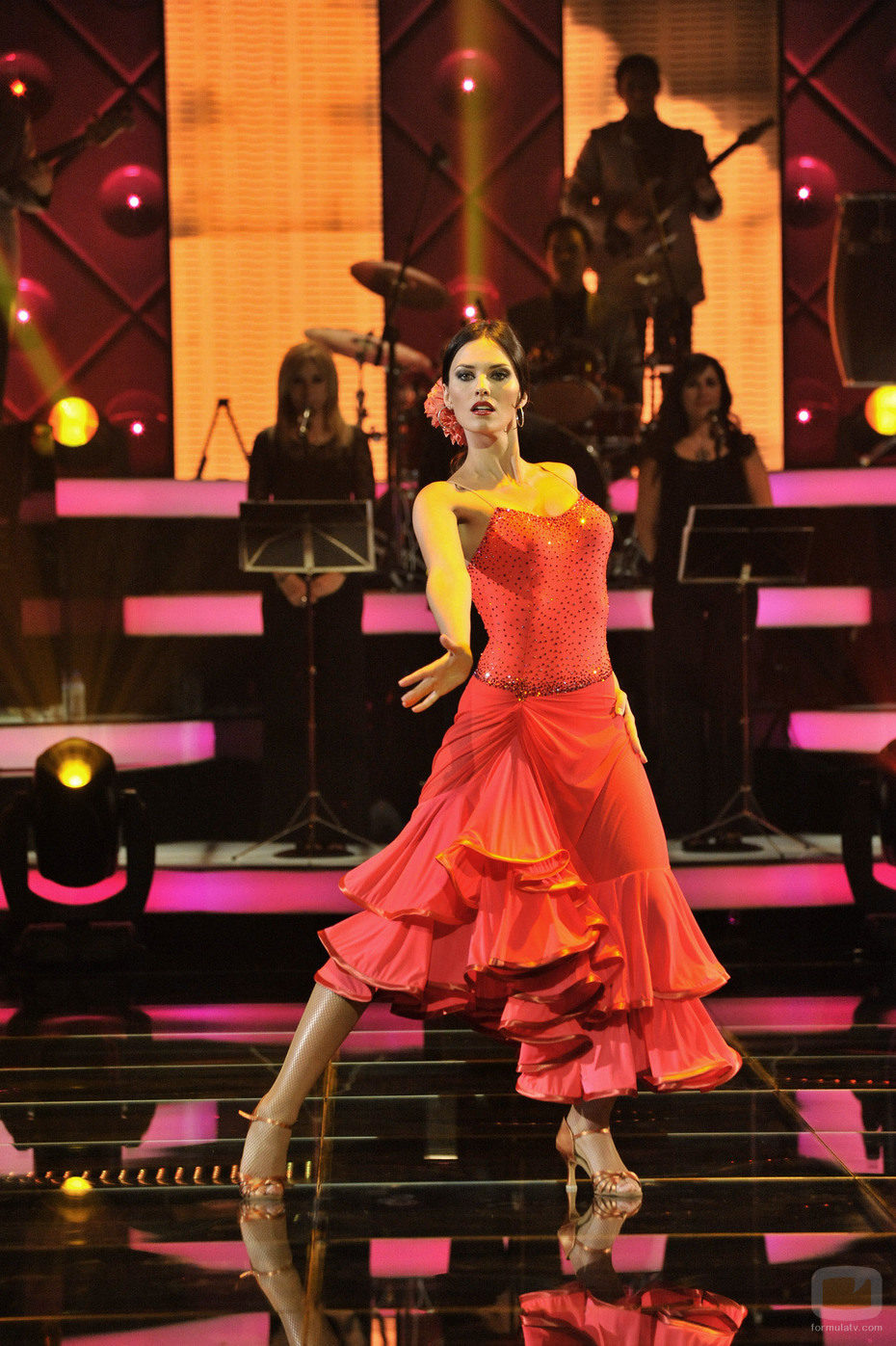 Helen Lindes baila un pasodoble en 'MQB'