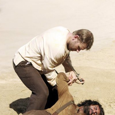 Jacob reduce a Richard Alpert en 'Perdidos'