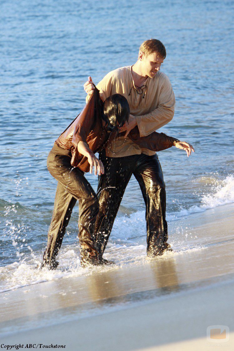 Jacob saca a Ricardo del agua