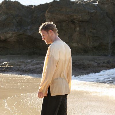 Jacob en la playa en 'Ab Aeterno'