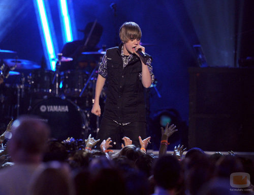 Justin Bieber, actuando en los Nikelodeon Kids Choice Awards
