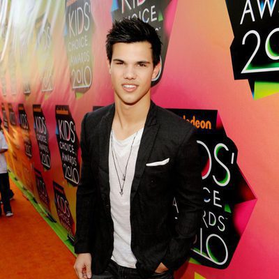 Taylor Lautner en la alfombra roja