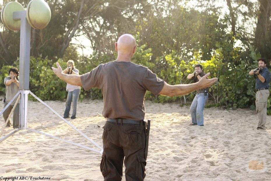 Los hombres de Widmore apuntan a 'Locke'