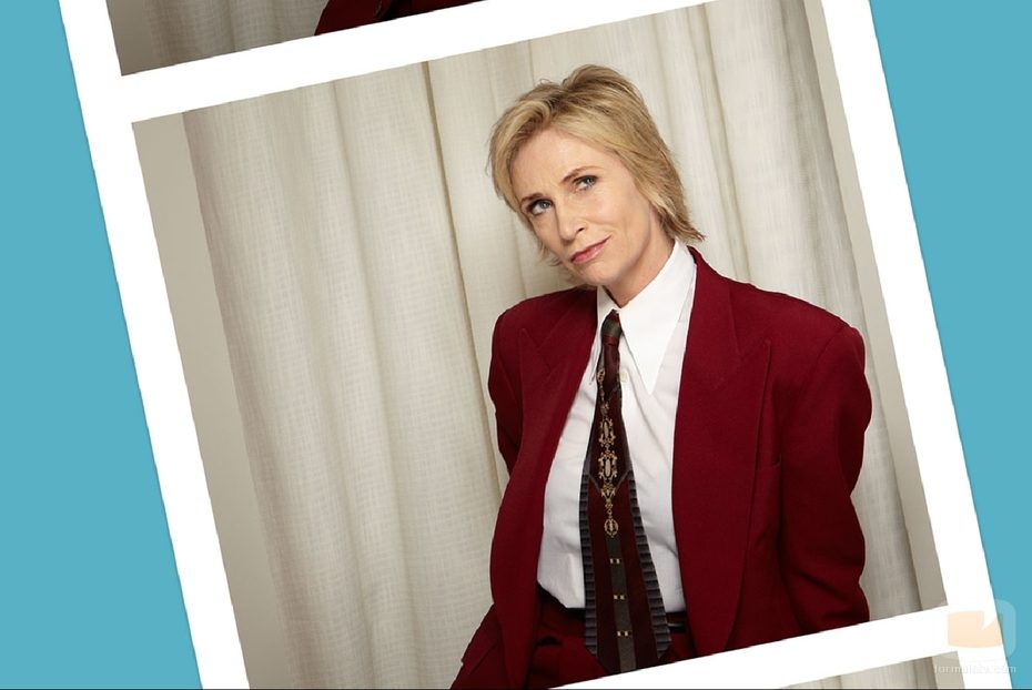 Jane Lynch pensativa