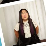 Jenna Ushkowitz saca la lengua