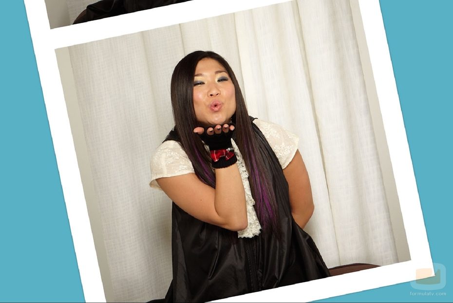 Jenna Ushkowitz manda un beso