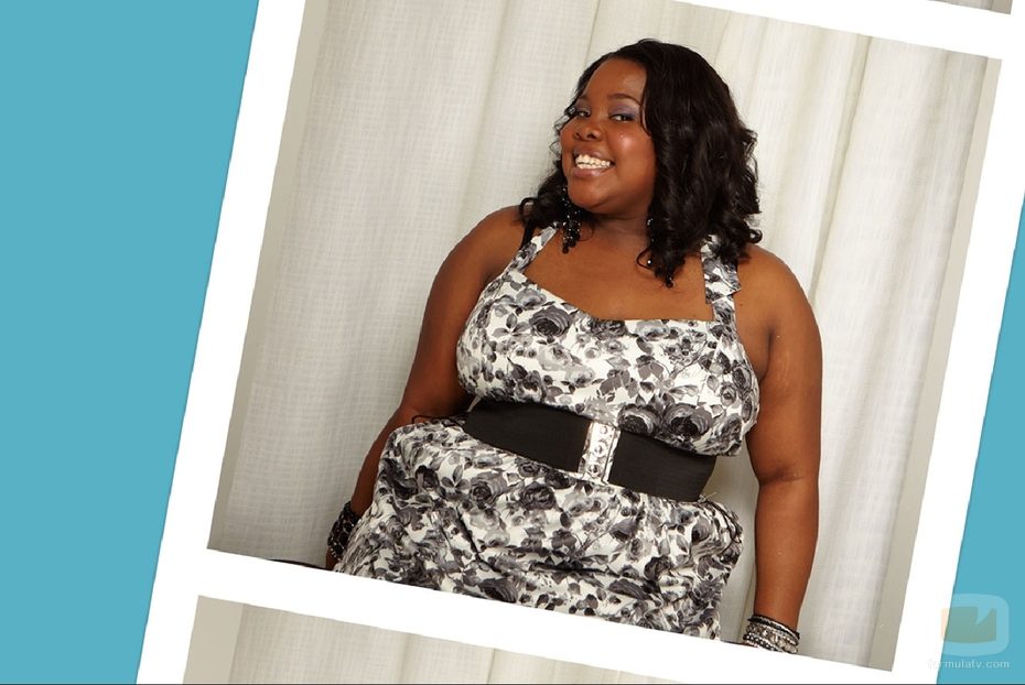Amber Riley sonriente