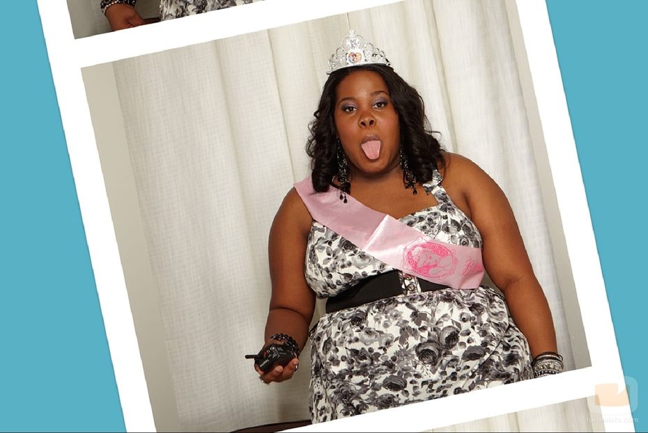 Amber Riley, Mercedes Jones, saca la lengua