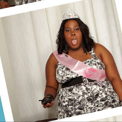 Amber Riley, Mercedes Jones, saca la lengua