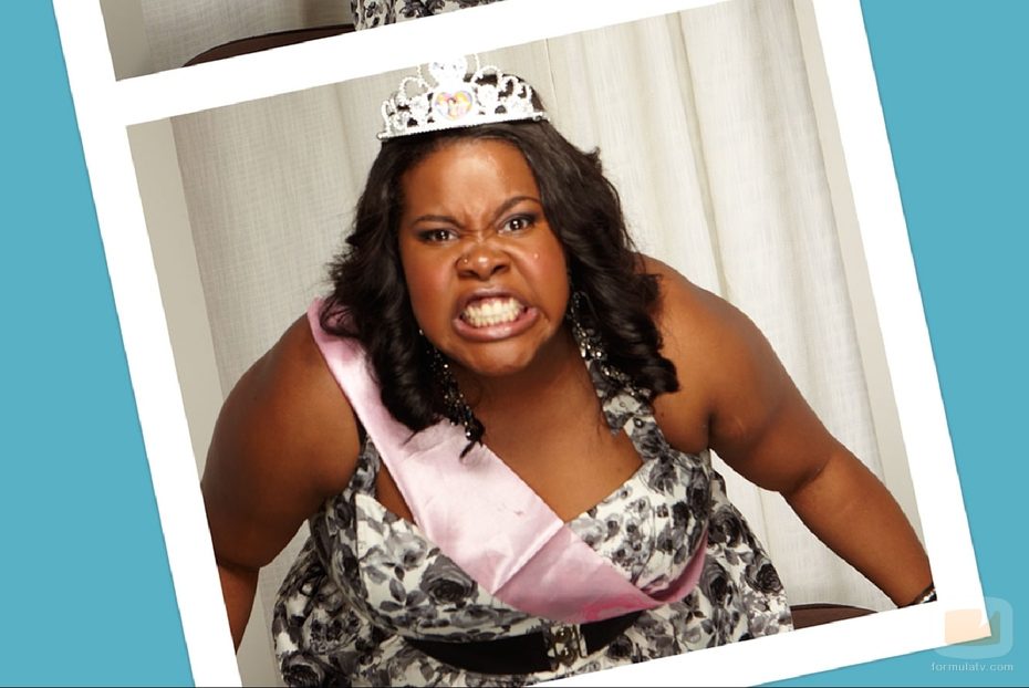 Amber Riley con cara de pocos amigos