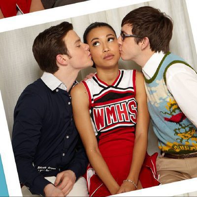 Chris Colfer y Kevin McHale besan a Naya Rivera