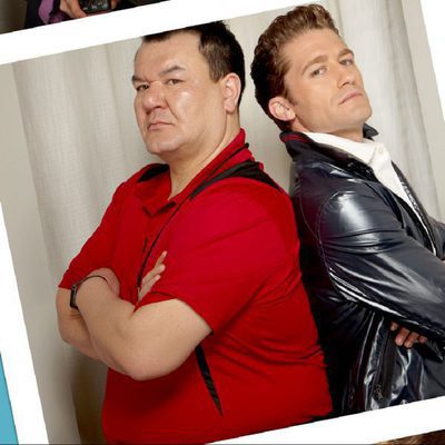 Patrick Gallagher junto a Matthew Morrison