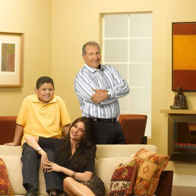 Jay Pritchett, Gloria Delgado y Manny Delgado