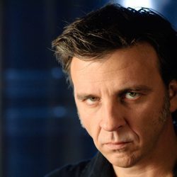 Armando Del Río es Gustavo Arístides