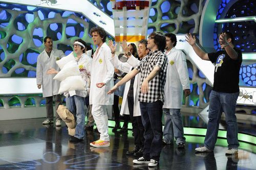 Mika con el equipo de 'El hormiguero'