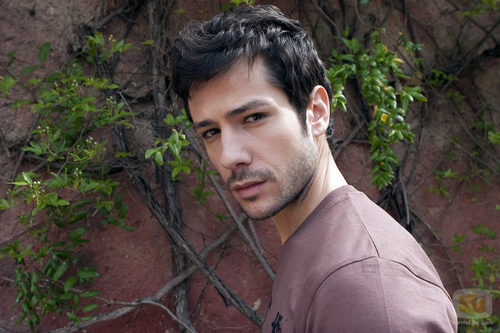 Alejandro Albarracín es Frank