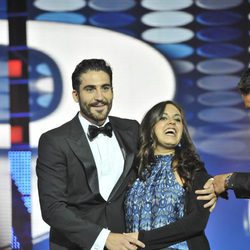 Miguel Ángel Silvestre con una fan