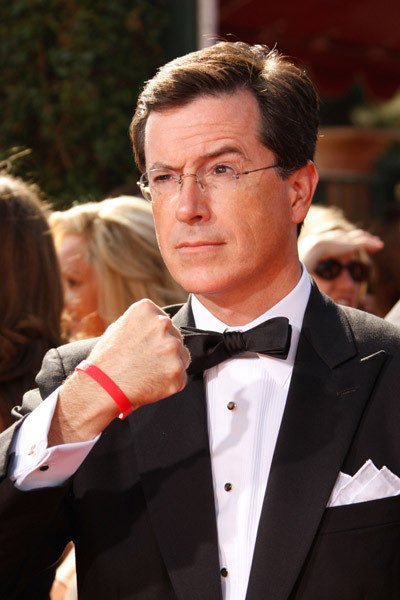Stephen Colbert posa en la gala de los Emmy de 2007