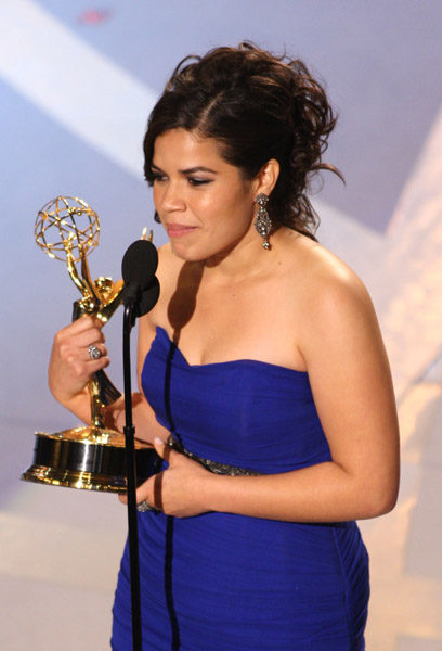 America Ferrera recoge el Emmy en el año 2007