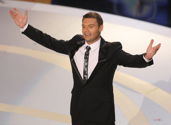 Ryan Seacrest en la gala de los Emmy 2007