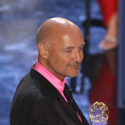 El actor Terry O'Quinn recoge su Emmy por su papel en 'Lost'