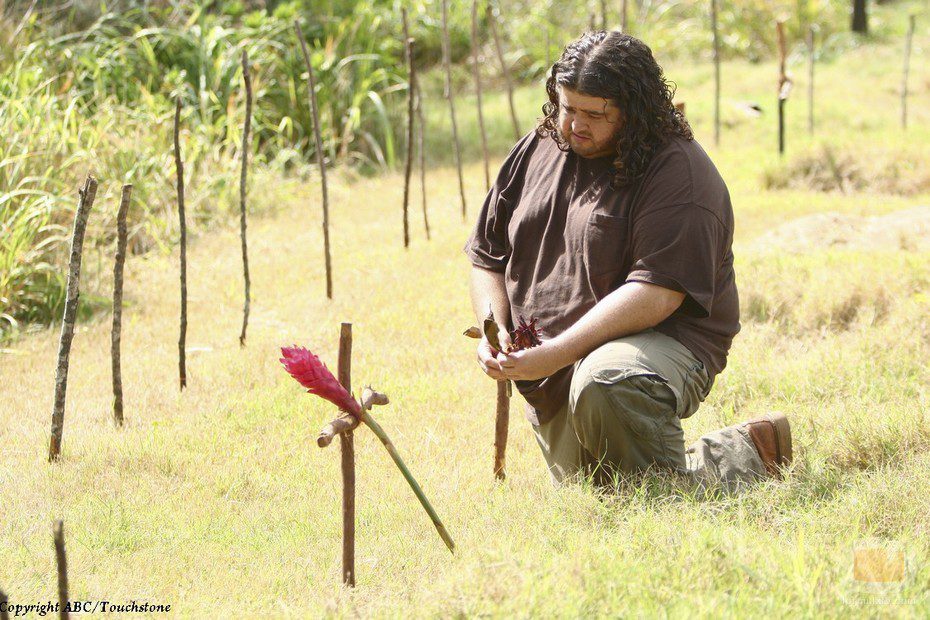 Hurley habla frente a Libby enterrada