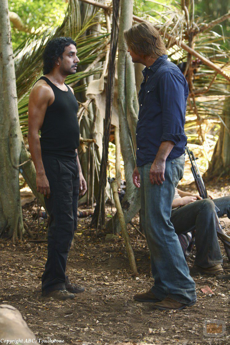 Sawyer discute con Sayid