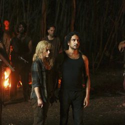 Sayid y Claire en 'Todo el mundo quiere a Hugo'