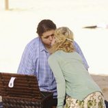 Hurley y Libby se besan en la playa