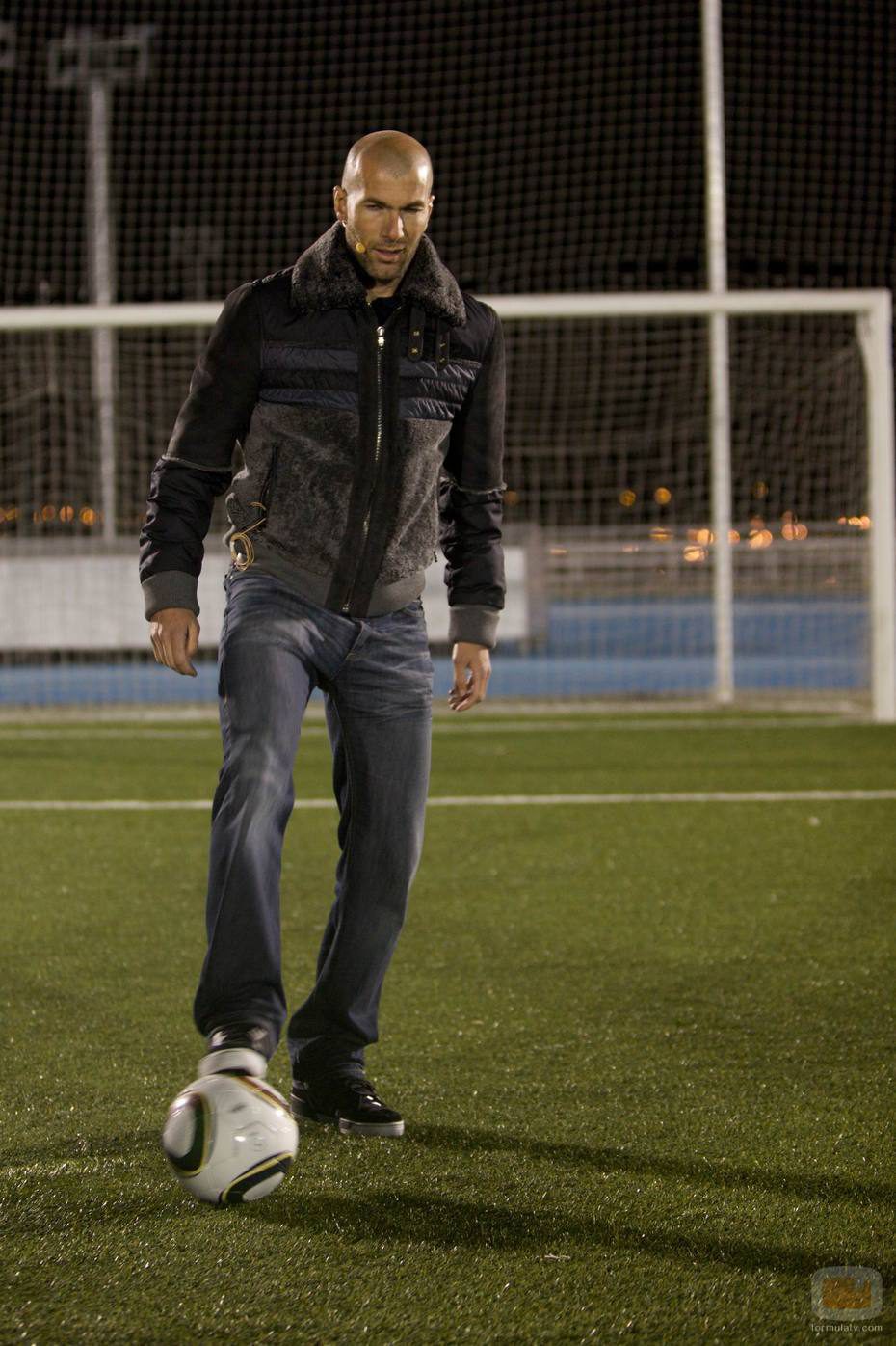 Zidane controlando la pelota