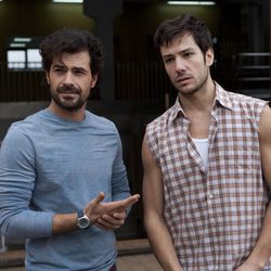 Juan Reyes (Rodolfo Sancho) y Frank Reyes (Alejandro Albarracín)