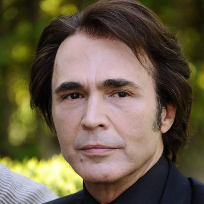 Juan Ribó hace de Raphael