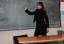 Cristina Alcázar en la pizarra