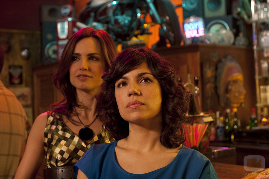 Norma y Sara Elizondo ven la actuación de Rosario