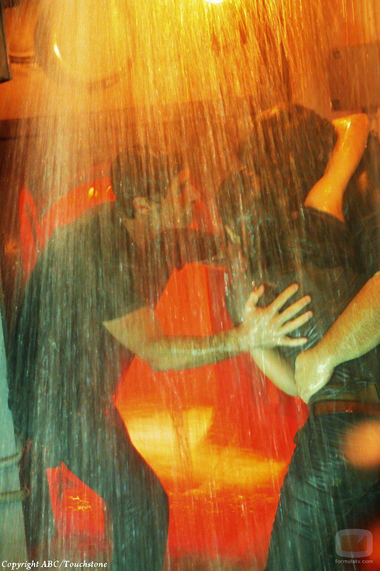 Jack le pide a Hurley que salve a Kate