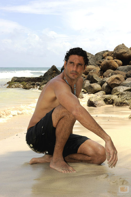 Óscar Higares sin camisa en 'Supervivientes'