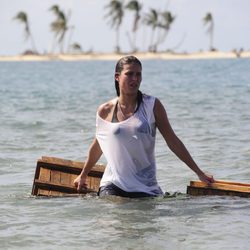 Mireia Canalda con la camiseta mojada en 'Supervivientes'