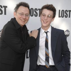 Michael Emerson y Sterling Beaumon