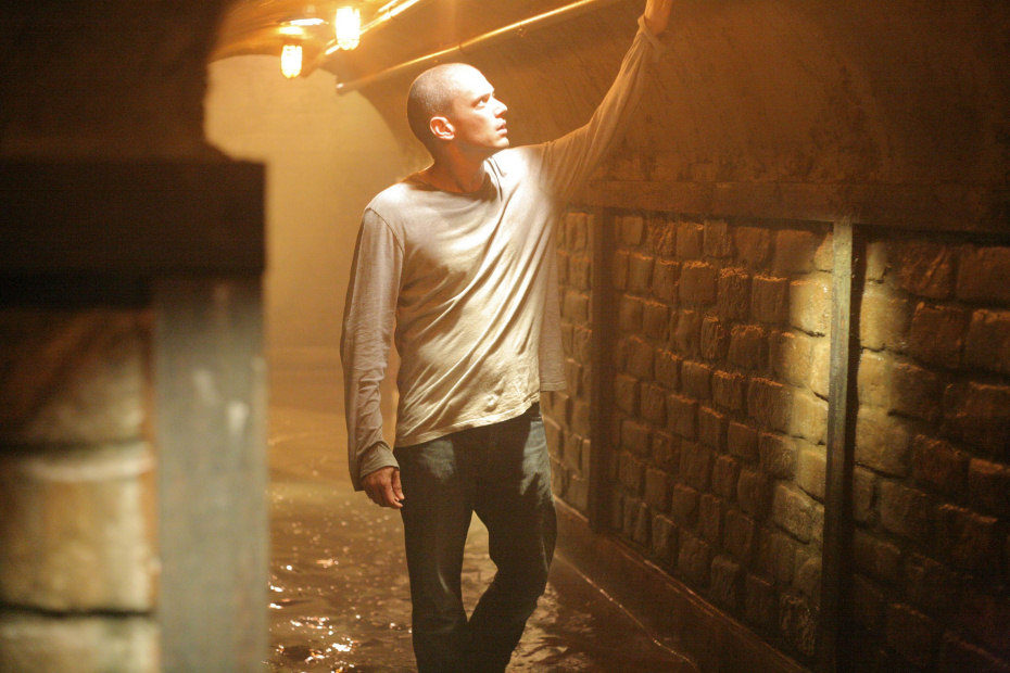 Wentworth Miller en un túnel en 'Prison Break'