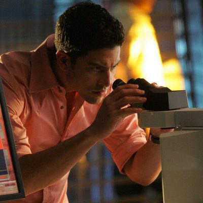 Belko con el microscopio en 'CSI: Miami'