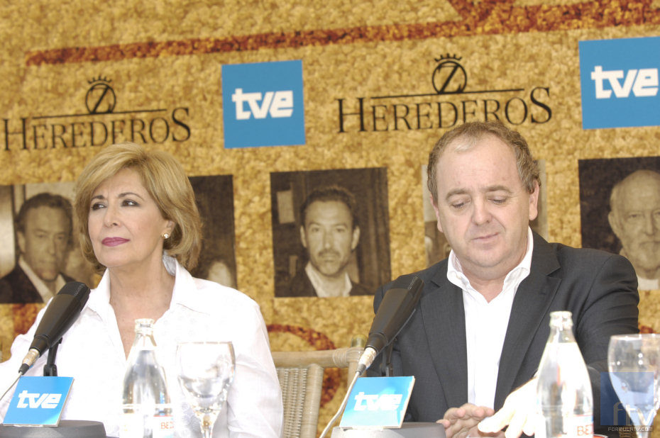 Concha Velasco y Javier Pons