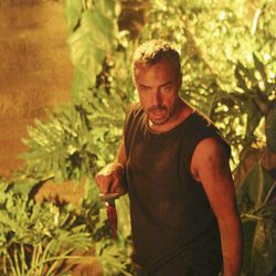 Titus Welliver con un puñal en 'Perdidos'