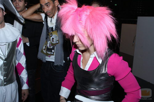 Una de las bailarinas de Daniel Diges sale al escenario