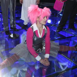 Una bailarina de Diges en Eurovisión abierta de piernas