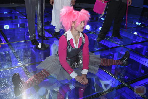 Una bailarina de Diges en Eurovisión abierta de piernas