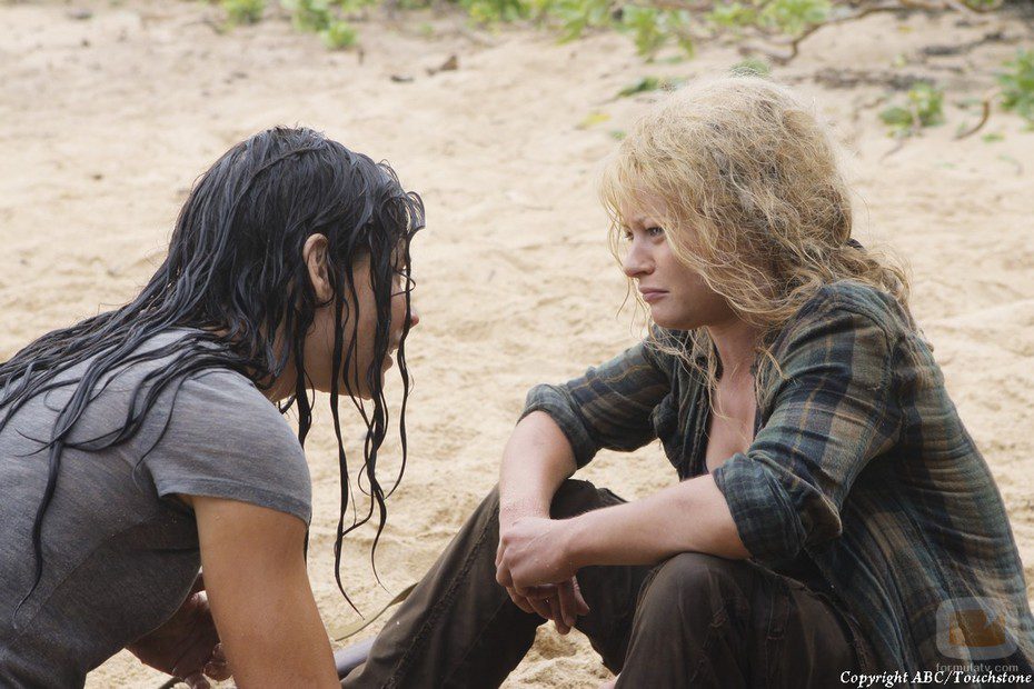 Kate intenta convencer a Claire para escapar de la Isla