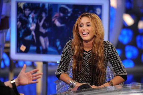Miley Cyrus se ríe en 'El hormiguero'